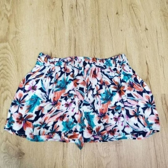 Ella Moss Tahiti Garden Hawaiian Floral Print Pleated Shorts Size Large - Picture 3 of 8